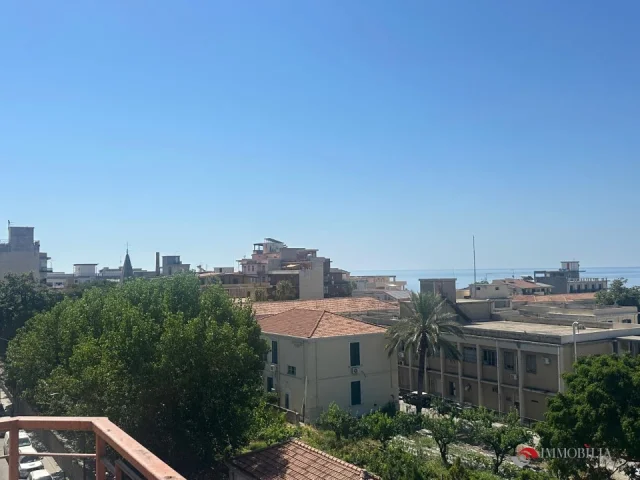 Grande appartamento sulla via peppino surfaro