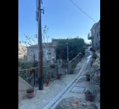 Appartamenti in Vendita - Abitazione con giardino nel borgo vecchio di pentedattilo