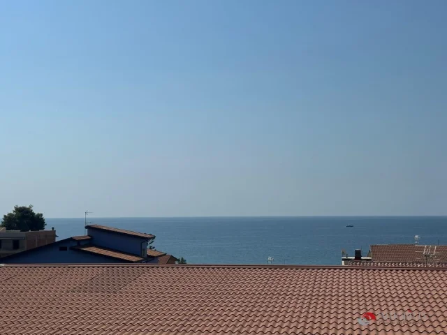 Appartamenti in Vendita - Abitazione indipendente a palizzi