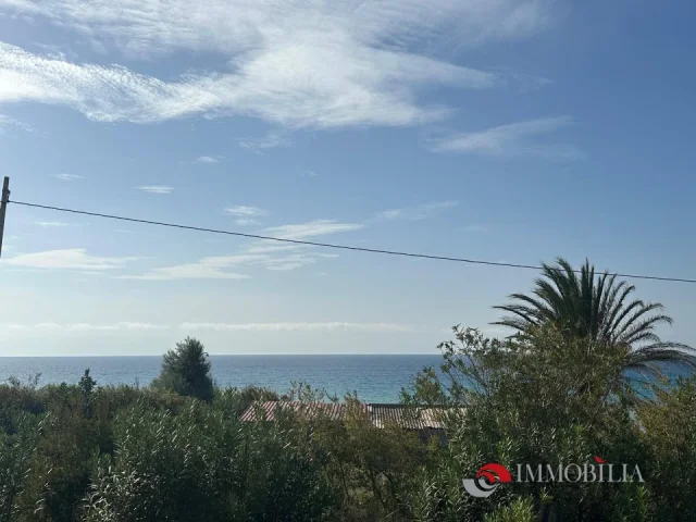 Appartamenti in Vendita - Abitazione indipendente con giardino a spropoli