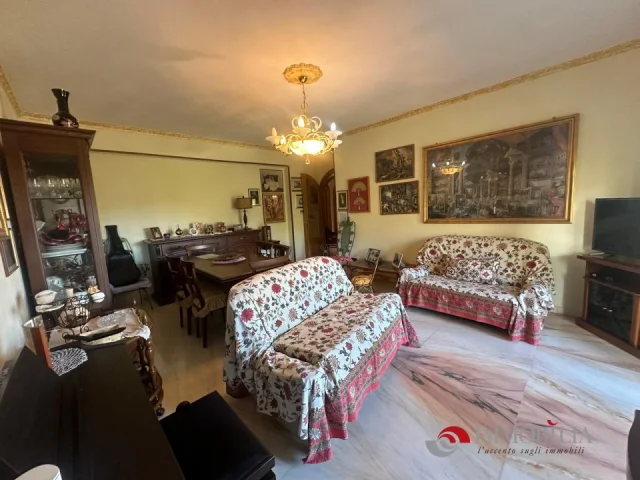 Grande appartamento a bova marina