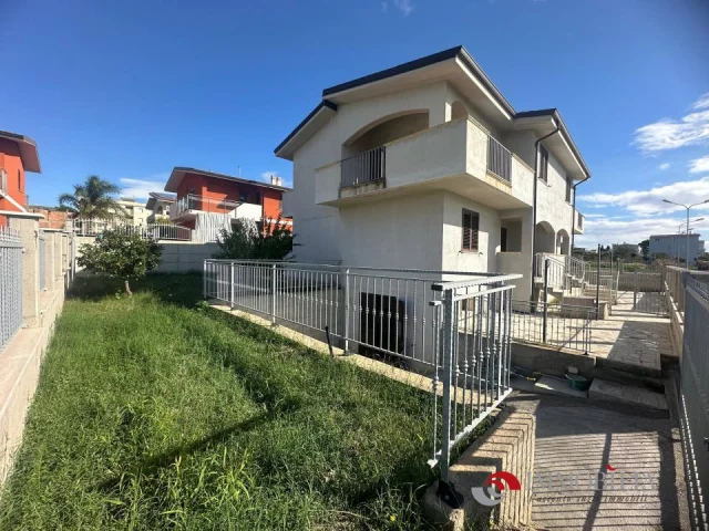 Appartamenti in Vendita - Villa indipendente con giardino