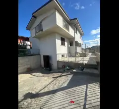 Appartamenti in Vendita - Villa indipendente con giardino