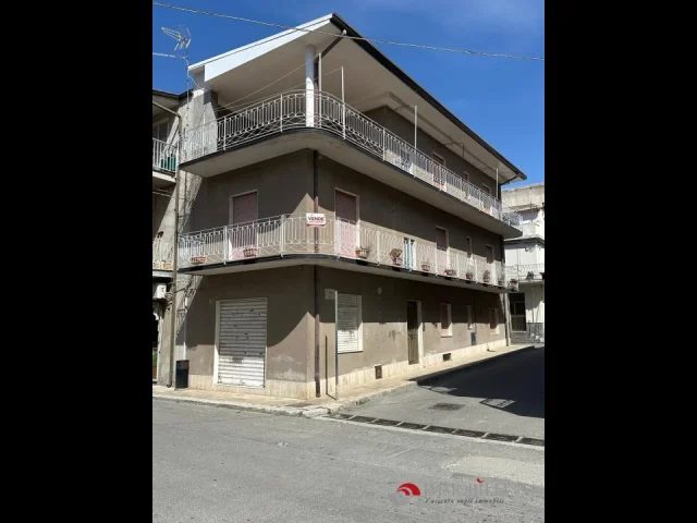 Appartamenti in Vendita - Palazzina su tre livelli