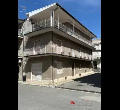 Appartamenti in Vendita - Palazzina su tre livelli