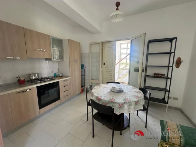 Appartamenti in Vendita - Appartamento con ingresso indipendente su due livelli