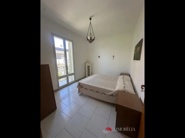 Appartamenti in Vendita - Appartamento con ingresso indipendente su due livelli