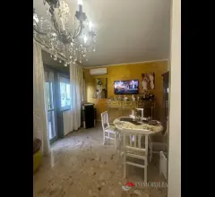 Appartamenti in Vendita - Appartamento comodo e luminoso a bova marina