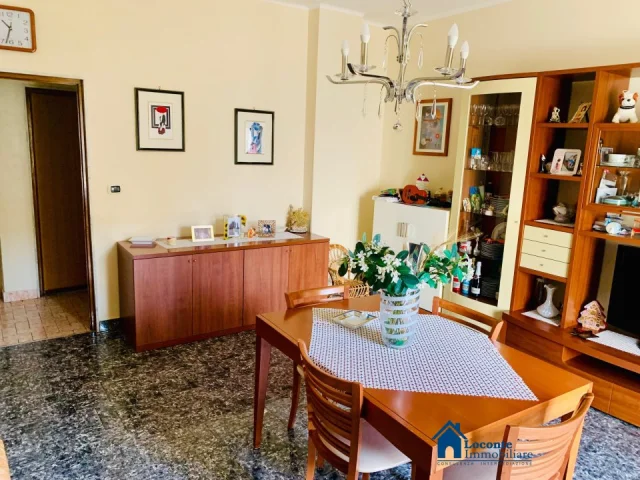 Appartamenti in Vendita - 4 locali+ accessori con giardino