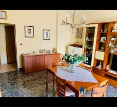 Appartamenti in Vendita - 4 locali+ accessori con giardino
