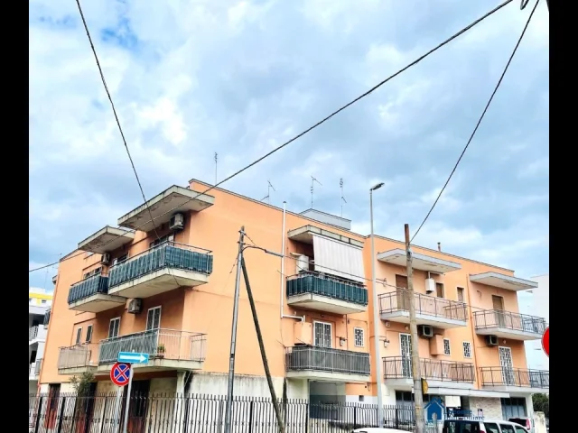 4 locali + accessori con posto auto