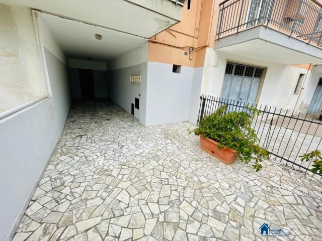 Appartamenti in Vendita - 4 locali + accessori con posto auto