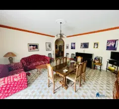 Appartamenti in Vendita - 4 locali + accessori con posto auto