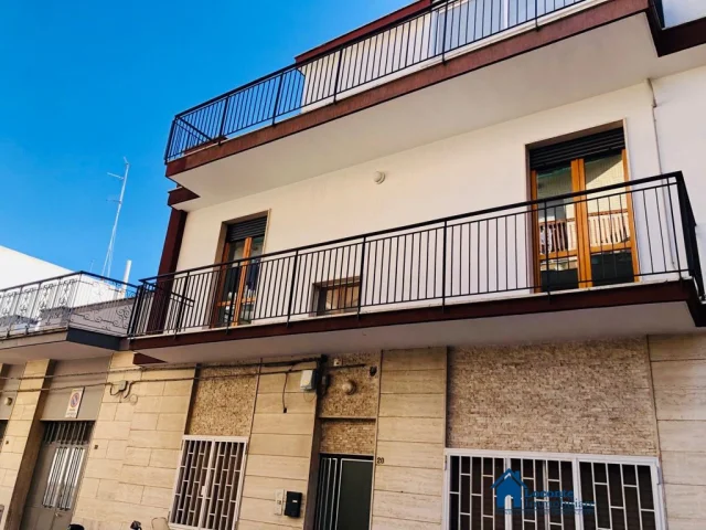 Porzione di bifamiliare con terrazzo e cantina