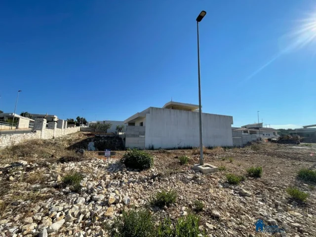 Appartamenti in Vendita - Terreno edificabile