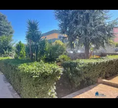 Appartamenti in Vendita - 3 locali + accessori con posto auto coperto e giardino