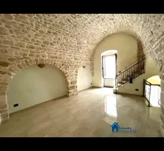 Appartamenti in Vendita - Casa indipendente con terrazzo attrezzato