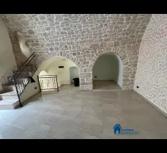 Appartamenti in Vendita - Casa indipendente con terrazzo attrezzato