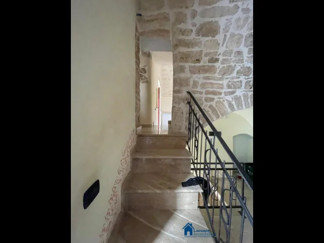Appartamenti in Vendita - Casa indipendente con terrazzo attrezzato