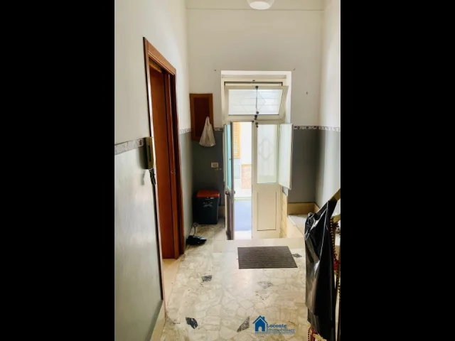 Appartamenti in Vendita - Casa indipendente con terrazzo e vano/tavernetta