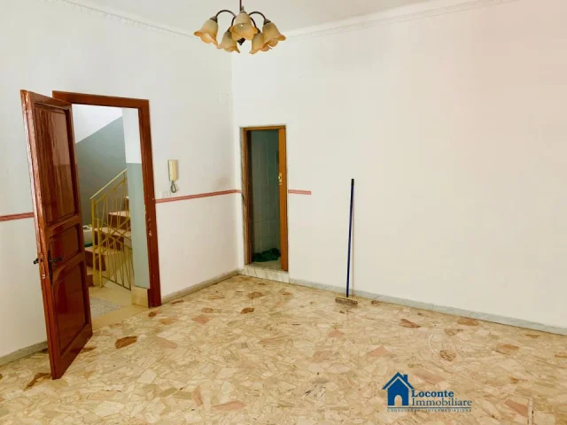 Appartamenti in Vendita - Casa indipendente con terrazzo e vano/tavernetta