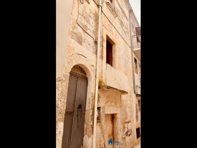 Appartamenti in Vendita - Casa indipendente con terrazzo e cantina