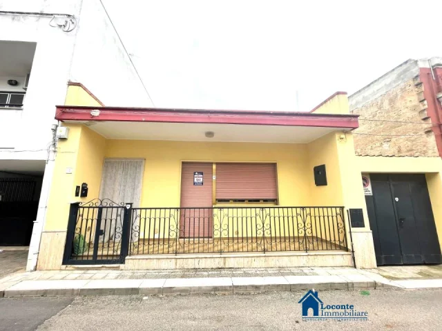 Appartamenti in Vendita - Casa indipendente con terrazzo,giardino/area parcheggio e cantina