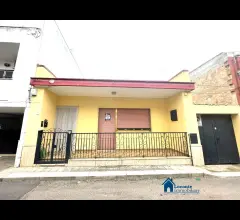 Casa indipendente con terrazzo,giardino/area parcheggio e cantina