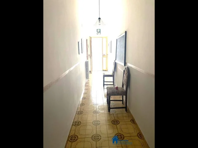 Appartamenti in Vendita - Casa indipendente con terrazzo,giardino/area parcheggio e cantina