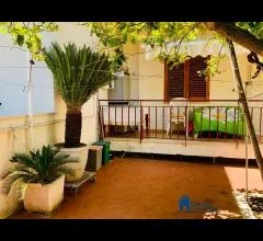 Appartamenti in Vendita - Villa a schiera non giardino/patio,posto auto e terrazzo