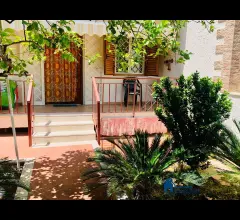 Appartamenti in Vendita - Villa a schiera non giardino/patio,posto auto e terrazzo