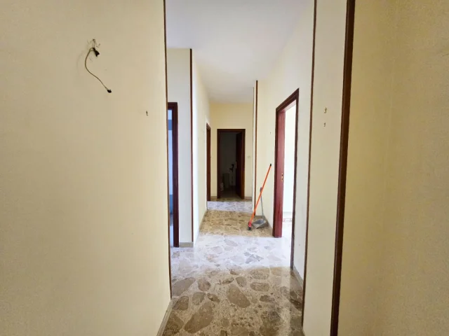 Appartamenti in Vendita - Appartamento in vendita rione incis di 4 camere