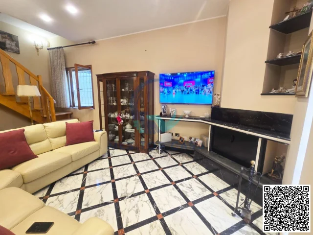 Villa su 4 livelli con garage e giardino