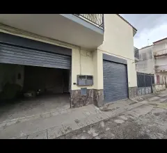 Deposito di circa 70mq, con doppio ingresso