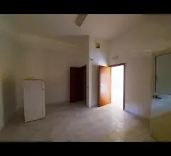 Appartamenti in Vendita - Locale commerciale in affitto, 2 vetrine e 2 bagni