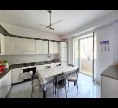 Appartamento di 90mq, 4 camere con cucina e bagno