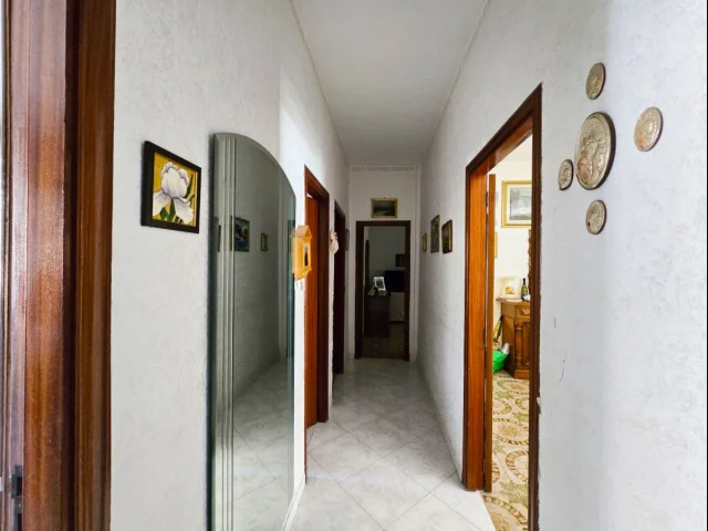 Appartamenti in Vendita - Appartamento di 90mq, 4 camere con cucina e bagno