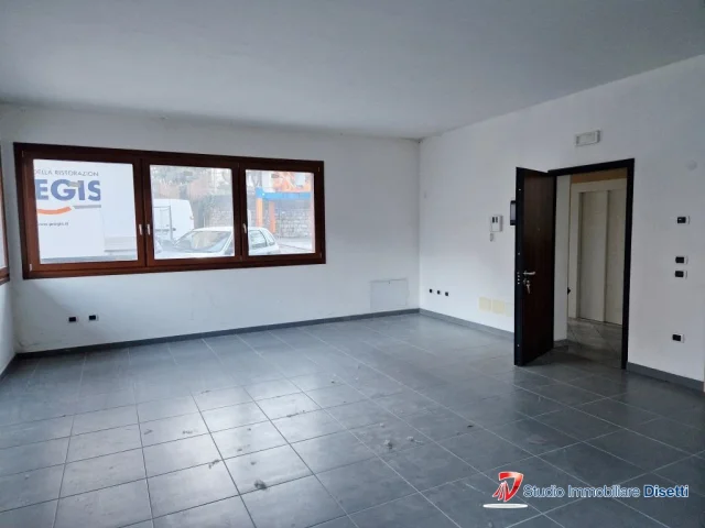 Appartamenti in Vendita - Breno centro vendesi ufficio