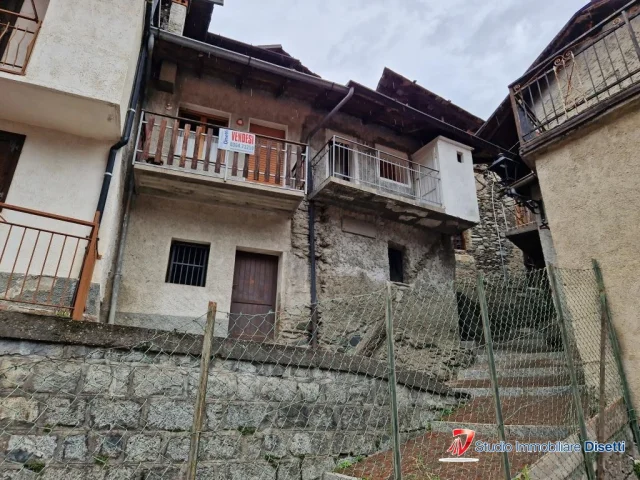 Paisco loveno vendesi casa terra cielo