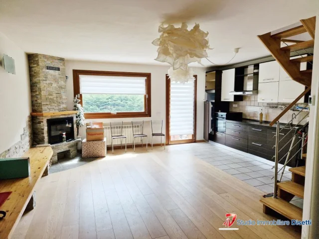 Edolo vendesi appartamento in duplex con box