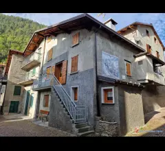 Aprica vendesi casa semi-indipendente