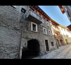 Edolo centro storico vendesi casa terra cielo