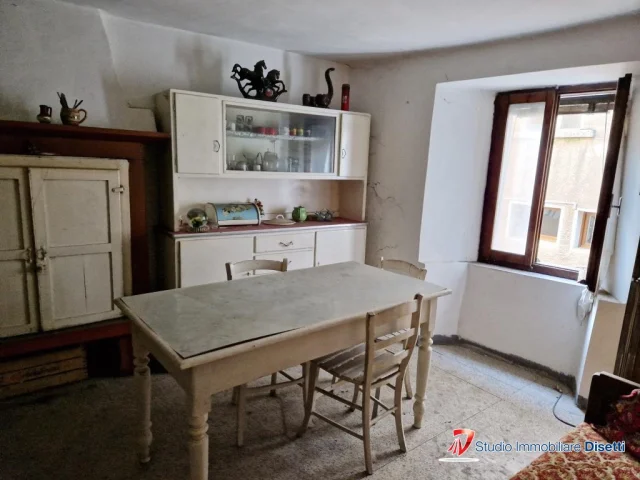 Appartamenti in Vendita - Edolo centro storico vendesi casa terra cielo