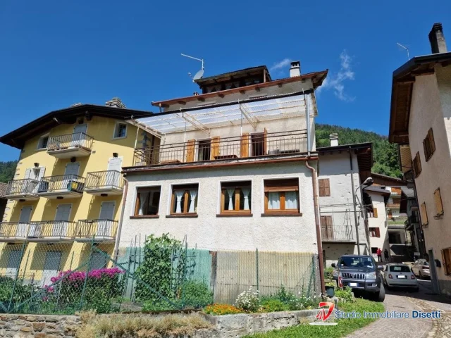 Ponte di legno centro vendesi casa con giardino