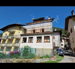 Ponte di legno centro vendesi casa con giardino