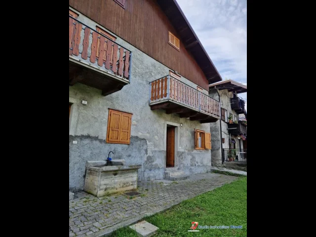 Appartamenti in Vendita - Sonico garda vendesi casa terra cielo