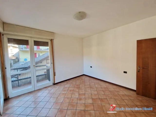 Appartamenti in Vendita - Edolo vendesi appartamento con box e cantina