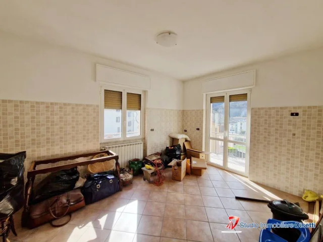 Appartamenti in Vendita - Capo di ponte vendesi ampio appartamento con garage