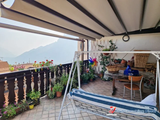 Cimbergo vendesi appartamento con ampia terrazza panoramica
