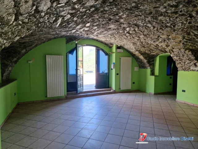 Appartamenti in Vendita - Sonico rino vendesi locale commerciale